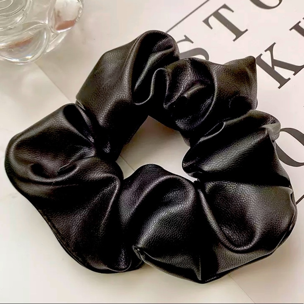 NWT XL ONE BLACK (OR RED) P-LEATHER vegan leather SCRUNCHIE size extra large